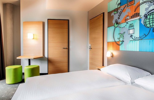 Stuttgart Hotel | B&B Hotel Stuttgart-Neckarhafen