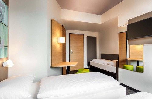 Stuttgart Hotel | B&B Hotel Stuttgart-Neckarhafen
