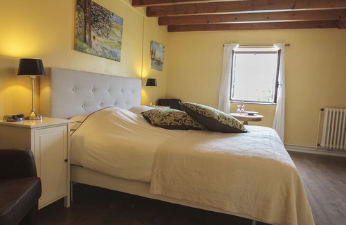 Savignac-de-Duras Bed & Breakfast | B&B Maison à votre Santé room Marzelle, Bordeaux wine-region near Saint Emilion