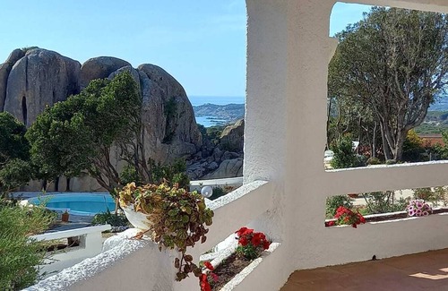 Rena Majore Bed & Breakfast | B&B RENA MAJORE - CALA SAMBUCO room - swimming pool, air conditioning, WIFI, TV