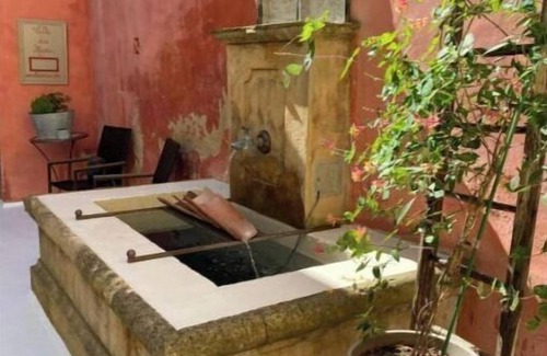 La Roque-d'Antheron Apartment | B&B Villa des Muses in the heart of a village in Provence