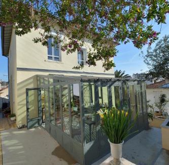 Riou - Petit Juas - Av de Grasse Bed & Breakfast | B&B Villa Du Roc Fleuri