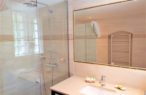 Grasse Bed & Breakfast | B&B With Charm - Quiet With Kitchen & sw Pool