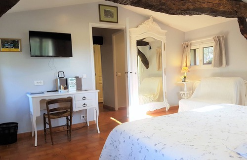 Grasse Bed & Breakfast | B&B With Charm - Quiet With Kitchen & sw Pool