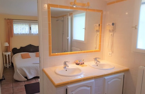 Grasse Bed & Breakfast | B&B With Charm - Quiet With Kitchen & sw Pool
