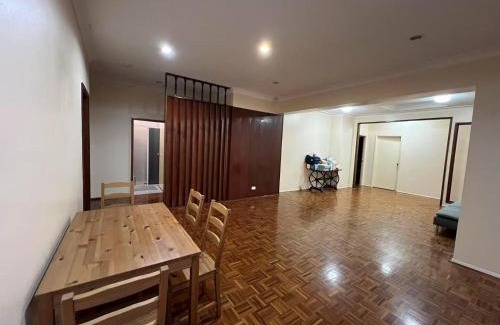 Eastwood House | B Banana Room