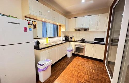 Eastwood House | B Banana Room