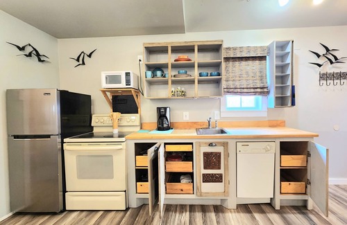 Lubbock Cottage | B Cozy Private One Bedroom home with great space for solo or couples!