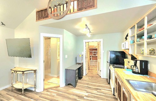 Lubbock Cottage | B Cozy Private One Bedroom home with great space for solo or couples!