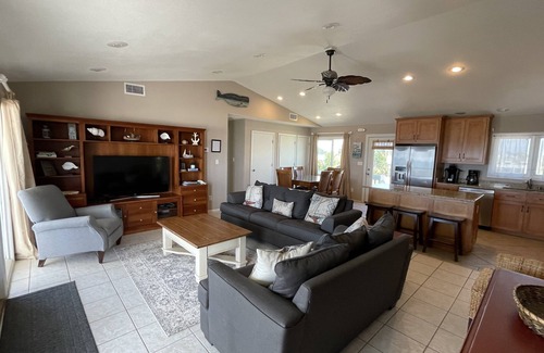 St. George Island House | B HAPPY! Beachfront home, 4 bedroom/2 bath, Sleeps 8, Pet Friendly!