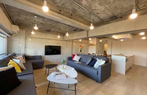 Hiroshima City Centre Apartment | b hotel Dai3Himawari - 30 sec to PeacePark! HUGE comfort house Up to 10p