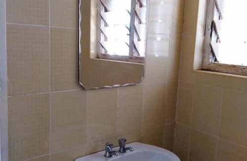 Blantyre Bed & Breakfast | B & J SUITES