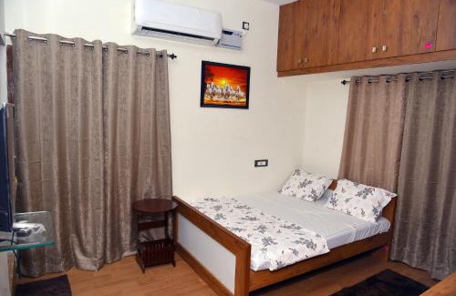 East Tambaram Hotel | B Square Inn
