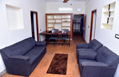 East Tambaram Hotel | B Square Inn