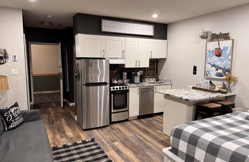 Lincoln Apartment | B103 · Cozy Studio apt w/pool & hot tub Ski Loon Mountain