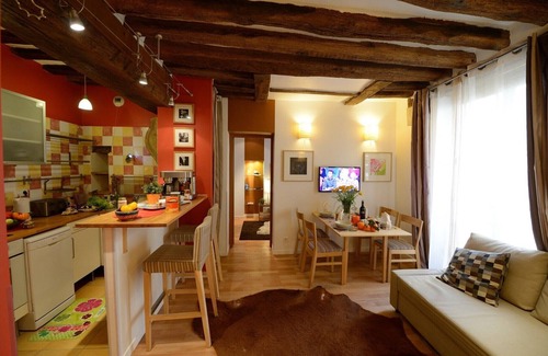 3rd Arrondissement Apartment | B1DD Browning