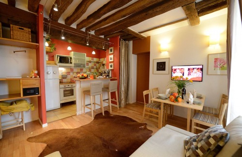 3rd Arrondissement Apartment | B1DD Browning