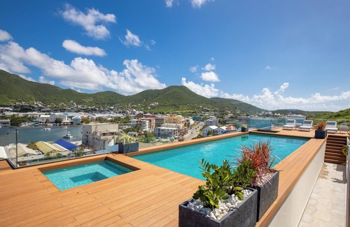 Cay Bay Apartment | B253 - Incredible Top Floor Lagoon Views