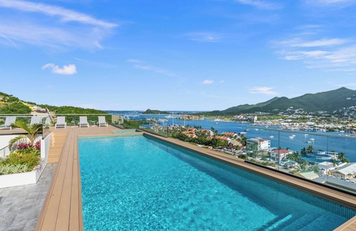 Cay Bay Apartment | B253 - Incredible Top Floor Lagoon Views