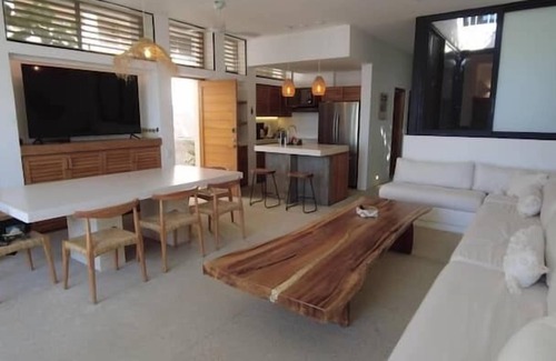 Hidalgo Apartment | B3 Impeccable Style meets Ocean View