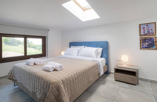 Fourka Apartment | B3 Penelope Luxury Suites by Travel Pro Services