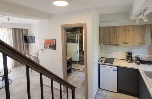 Fourka Apartment | B3 Penelope Luxury Suites by Travel Pro Services