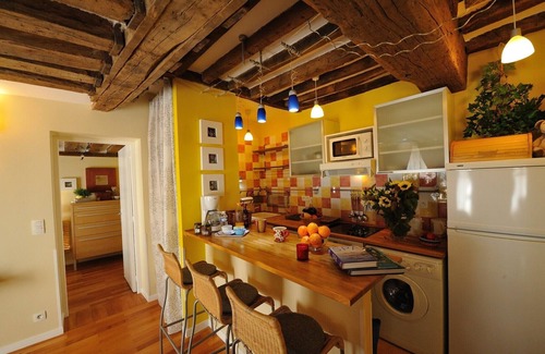 3rd Arrondissement Apartment | B3DF Madison