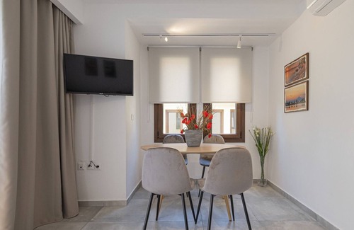 Fourka Apartment | B4 Penelope Luxury Suites by Travel Pro Services