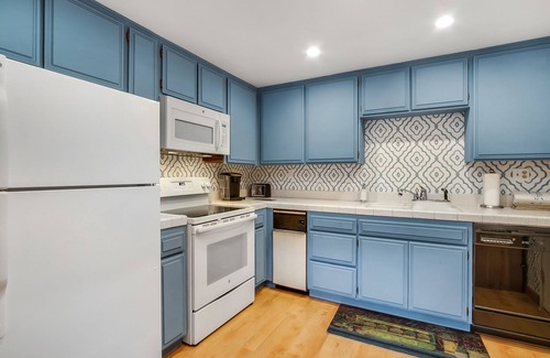 Avalon Condo | B41: Cozy Condo, Private Balcony, Hillside and Harbor Views, POOL