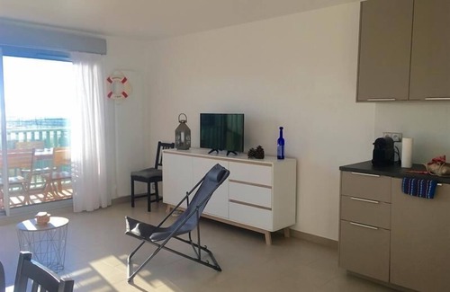 Cap-Ferret Apartment | B42 Ideal location in Cap Ferret for this small apartment!