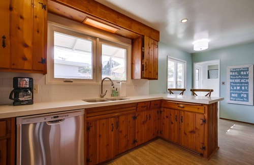 Crown Point House | B5199 Mission Bay Classic Beach House