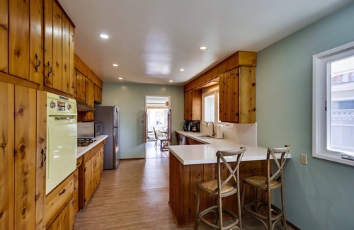 Crown Point House | B5199 Mission Bay Classic Beach House