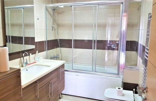 Basaksehir Apartment | Başakşehir Metrokent 2+1 Secure Flat w/View/Pool/GYM/AirCond