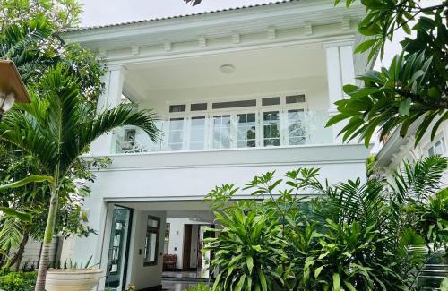 Na Chom Thian Villa | Baan Dhewaran Beachfront Villa