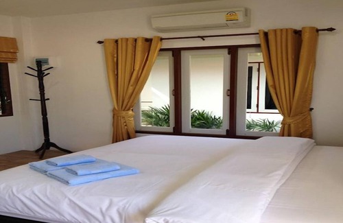 Sam Roi Yot Hotel | Baan Golden Resort