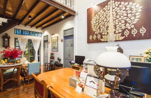 Wat Bowon Niwet Hotel | Baan Noppawong