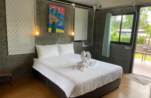 Tha Chana House | Baanrimfai Homestay