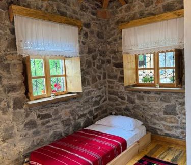 Sakës House | BabaNu Guesthouse