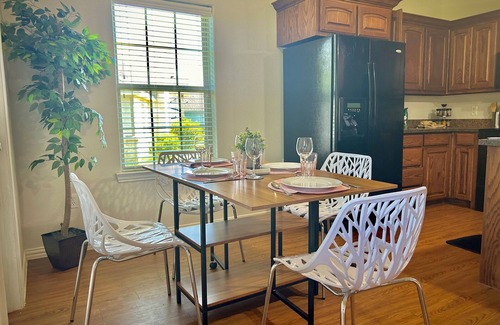 Calera House | Babe Cave, 2 king beds, great, quiet location, near Choctaw Casino & Lake Texoma