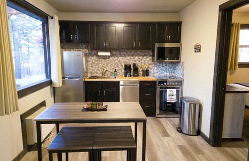 Branson Cabin | Baby Bear Cabin 3 - community pool and hottub.