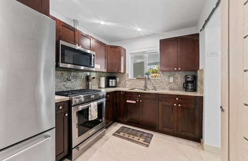 Boulevard Heights House | Baby Camellia Modern, luxurious and spacious house