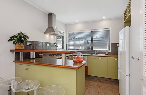 Mount Maunganui Cottage | Bach Relax - Mt Maunganui Holiday Home