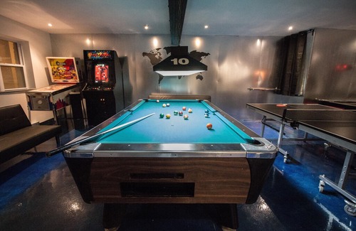 Little Italy House | BACHELOR/BACHELORETTE PARTIES WELCOME - GAME ROOM, SLEEPS 20