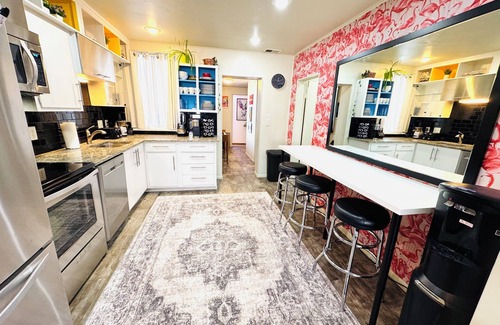 Sunnyside House | Bachelor HQ: Game Room, Hot Tub, Patio, 3 Kitchens, 420ok. 4th Night FREE!