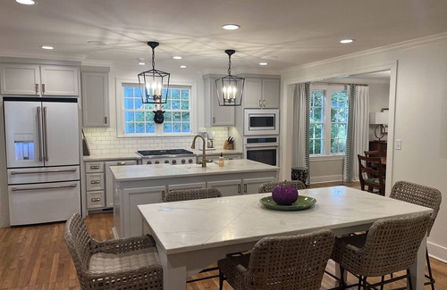 Oxford House | Back on VRBO!Large recently updated home 3blocks from square and 1/2mi to Grove!
