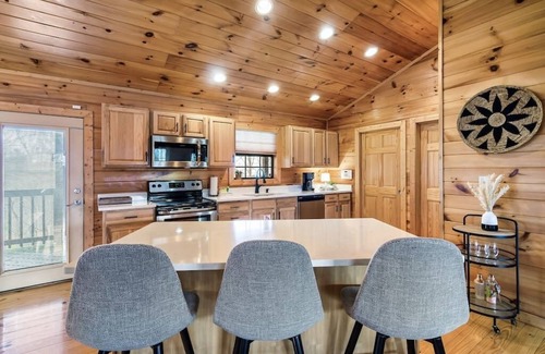 Gatlinburg - Pigeon Forge Cabin | Back to School Deals! Views in Smokies! Hot Tub, Games, Outdoor Checkers!