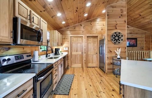 Gatlinburg - Pigeon Forge Cabin | Back to School Deals! Views in Smokies! Hot Tub, Games, Outdoor Checkers!
