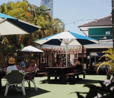 Surfers Paradise Hostel | Backpackers In Paradise 18-35 Hostel