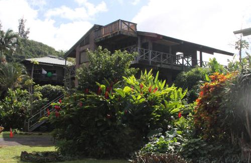 Pupukea Hotel | Backpackers Vacation Inn and Plantation Village