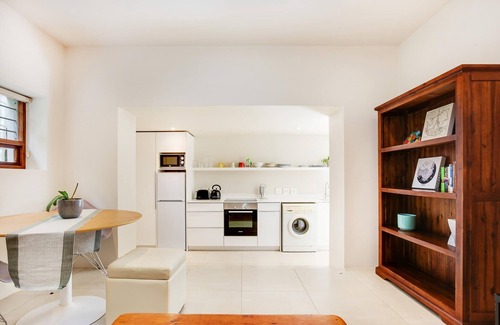 Green Point Cottage | Backup-Powered Beautiful Garden Apartment Located in Popular Green Point Village